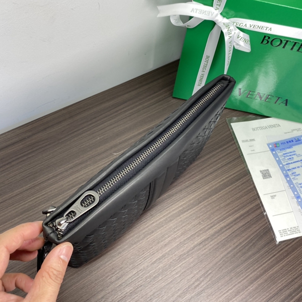 ボッテガヴェネタバッグ背面デザイン